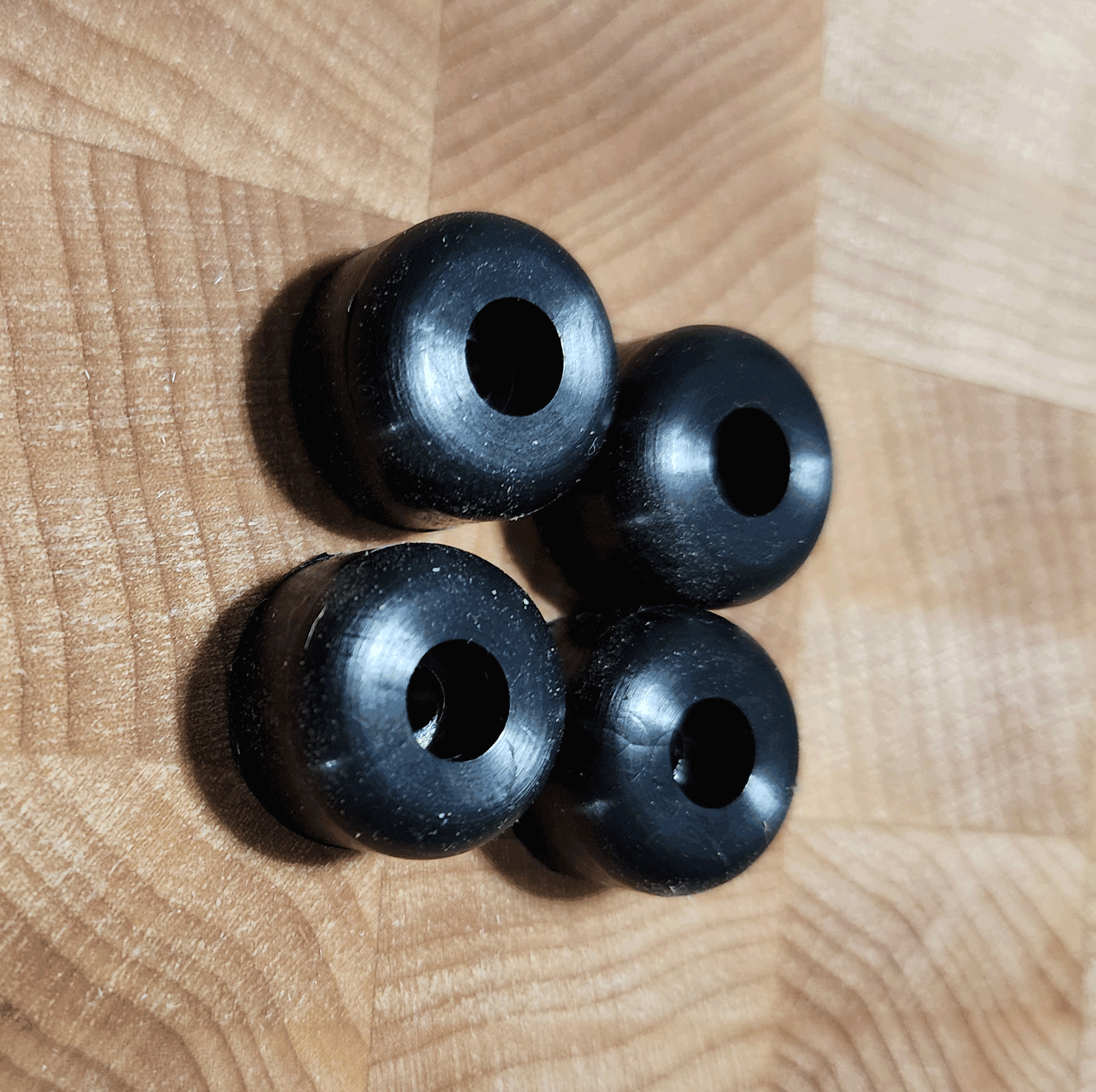 4 pk Cutting board feet to add to cutting boards to increase airflow under cutting board